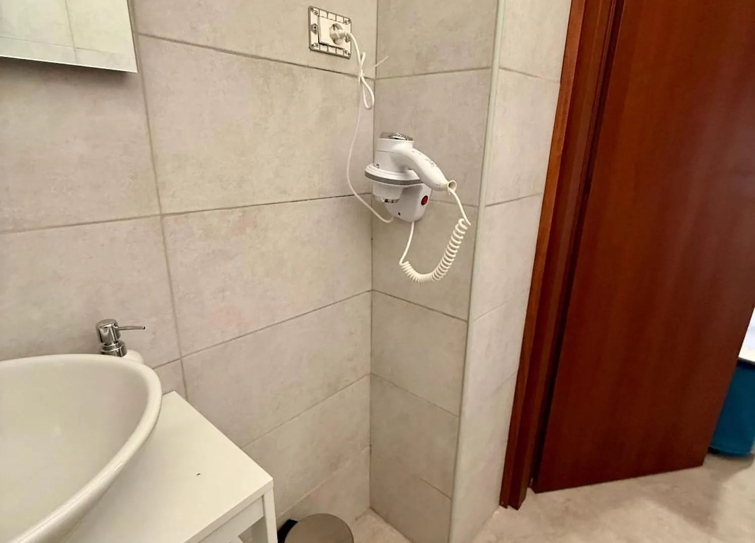 Cinecitta Rooms Haven Roma 0*,  Italia